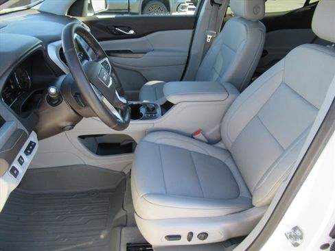 Used 2023 GMC Acadia SLT w/ Technology Package image 18