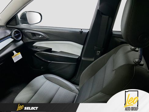 Used 2024 Chevrolet Trax LT w/ Driver Confidence Package image 22