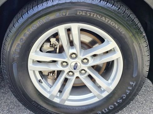 Used 2022 Ford Explorer XLT w/ Equipment Group 202A AWD/4WD image 10