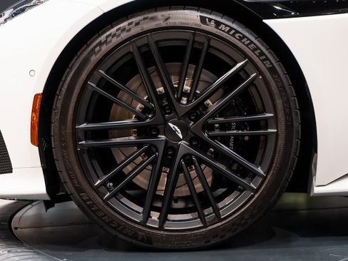 Used 2024 Aston Martin DB12 Convertible image 12