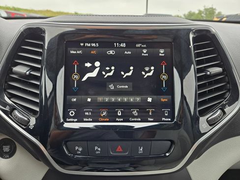 Used 2019 Jeep Cherokee Limited w/ Luxury Group AWD/4WD image 24