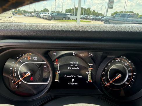 Used 2024 Jeep Gladiator Sport AWD/4WD image 15