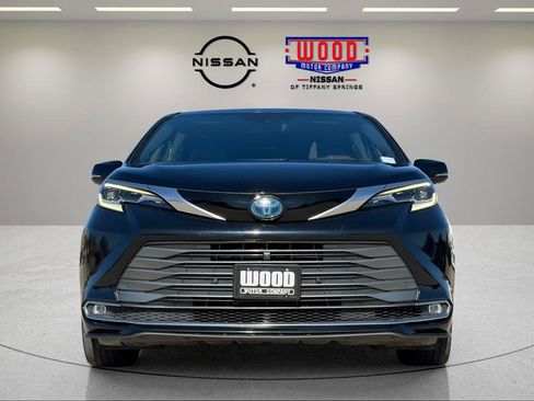 Used 2023 Toyota Sienna Platinum image 8