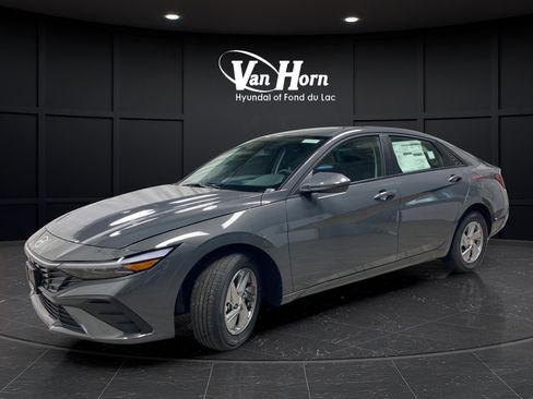 New 2026 Hyundai Elantra SE FWD image 3