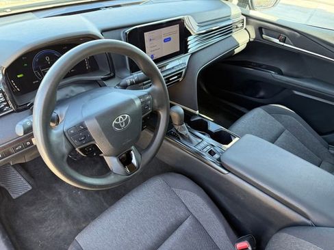 Used 2025 Toyota Camry LE image 9