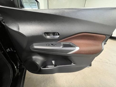 Used 2024 Nissan Kicks SR image 11