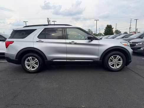 Used 2020 Ford Explorer XLT w/ Equipment Group 202A AWD/4WD image 5