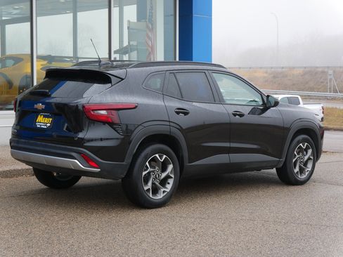 Certified 2025 Chevrolet Trax LT w/ LT Convenience Package image 3