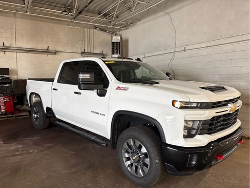 Used 2025 Chevrolet Silverado 2500 Custom w/ Custom Convenience Package AWD/4WD image 3