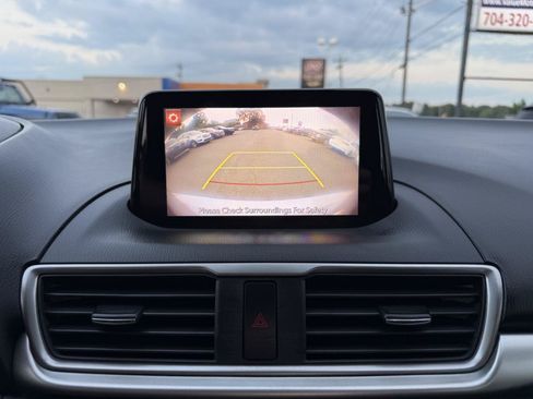 Used 2018 MAZDA MAZDA3 Sport w/ Preferred Equipment Package FWD image 16