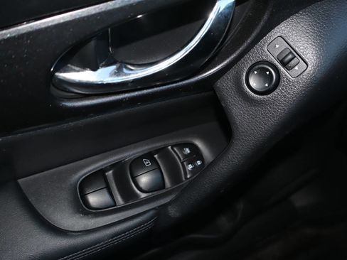 Used 2017 Nissan Rogue SV image 15