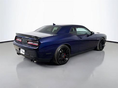 Used 2015 Dodge Challenger SRT Hellcat RWD image 9