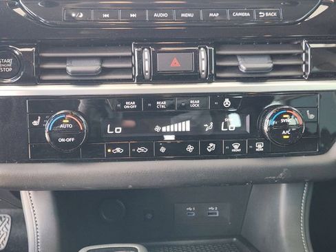 Certified 2025 Nissan Pathfinder SL image 17