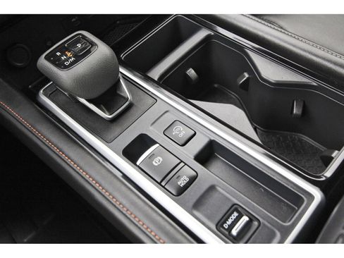 Used 2024 Nissan Pathfinder SL image 28