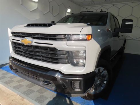 Used 2025 Chevrolet Silverado 2500 Custom w/ Custom Value Package AWD/4WD image 1