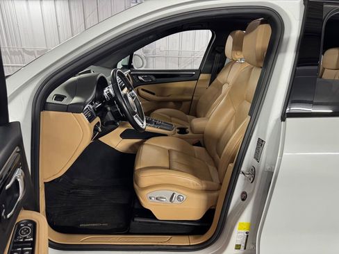 Used 2018 Porsche Macan AWD/4WD image 44