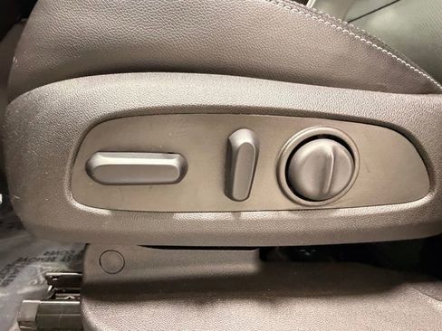 Used 2022 GMC Terrain SLT w/ Infotainment Package II image 24