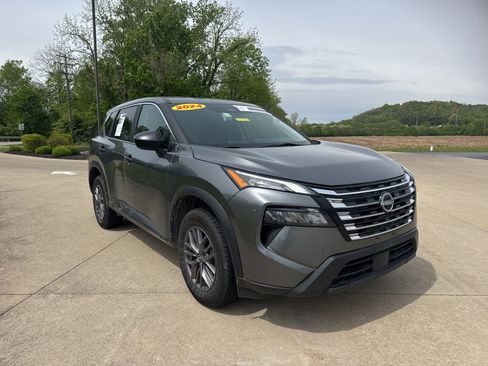Used 2024 Nissan Rogue S AWD/4WD image 3