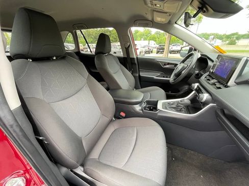 Used 2025 Toyota RAV4 XLE AWD/4WD image 31