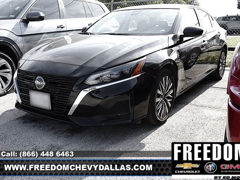 Used 2024 Nissan Altima 2.5 SV FWD image 4