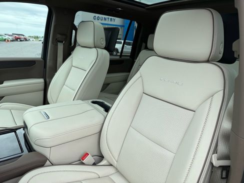 Used 2025 GMC Yukon XL Denali w/ Denali Reserve Package AWD/4WD image 15