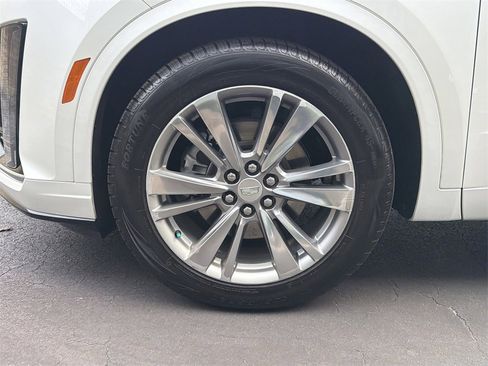 Used 2023 Cadillac XT6 Premium Luxury image 11