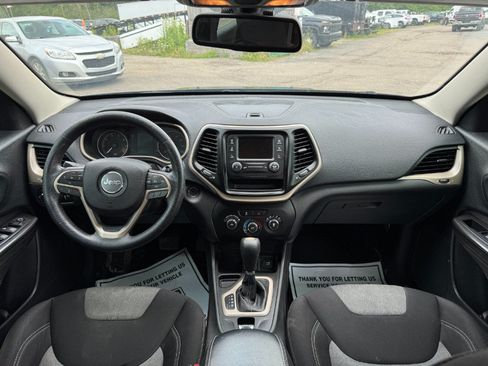 Used 2014 Jeep Cherokee Sport FWD image 21