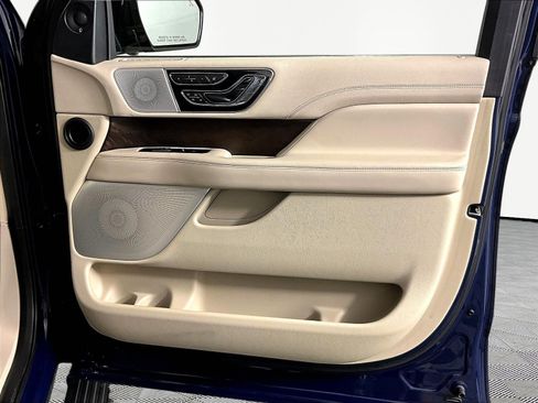 Used 2019 Lincoln Navigator Reserve AWD/4WD image 29