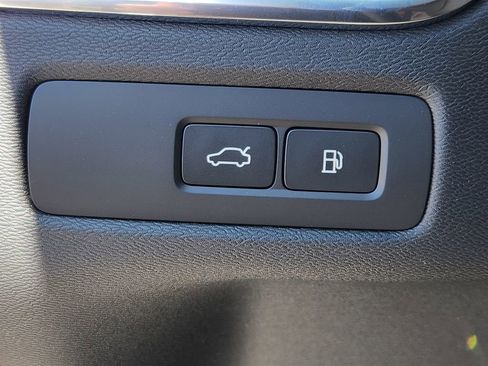 New 2026 Volvo XC60 T8 Plus w/ Protection Package Premier AWD/4WD image 12