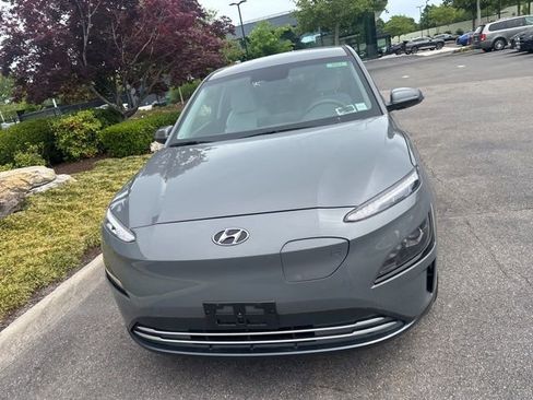 Used 2023 Hyundai Kona SE w/ Cargo Package FWD image 3