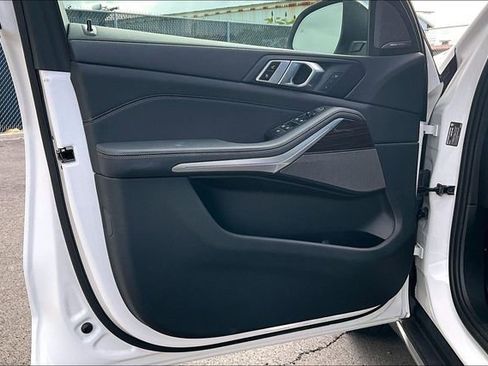 Used 2025 BMW X5 sDrive40i w/ Premium Package image 17