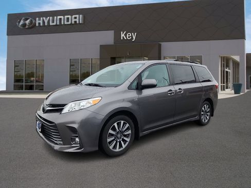 Used 2018 Toyota Sienna XLE Premium image 7