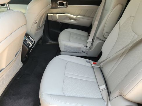 Certified 2022 Kia Sorento SX Prestige AWD/4WD image 32