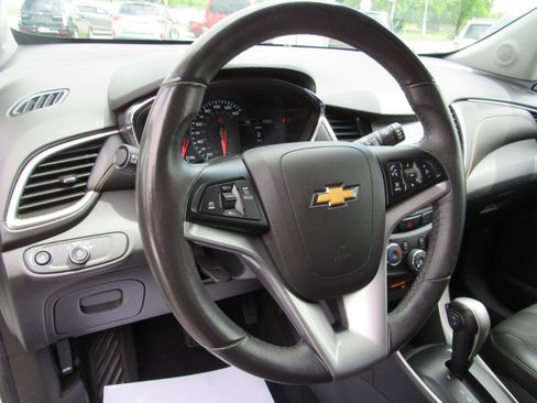Used 2017 Chevrolet Trax LT w/ LT Convenience Package AWD/4WD image 15