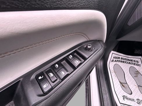 Used 2025 Jeep Compass Limited image 12