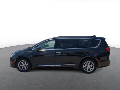 Used 2017 Chrysler Pacifica Touring-L w/ Tire & Wheel Group FWD image 5