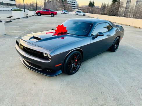 Used 2016 Dodge Challenger SRT w/ Technology Group image 6