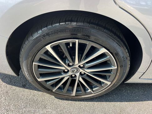 Certified 2023 Lexus ES 350 w/ Premium Package image 18