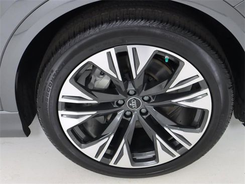 New 2026 Audi Q8 Premium Plus image 9