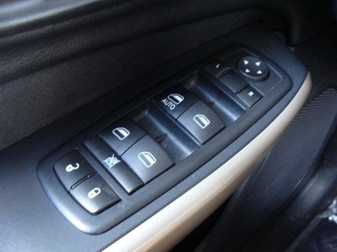 Used 2017 Jeep Cherokee Sport FWD image 23