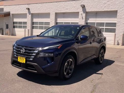 Used 2025 Nissan Rogue SV AWD/4WD image 5