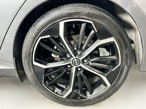 Used 2024 Nissan Altima 2.5 SR image 11