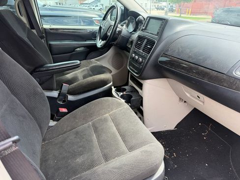 Used 2016 Dodge Grand Caravan American Value Package w/ UConnect Hands-Free Group FWD image 11