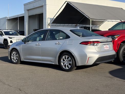 Certified 2025 Toyota Corolla LE FWD image 5