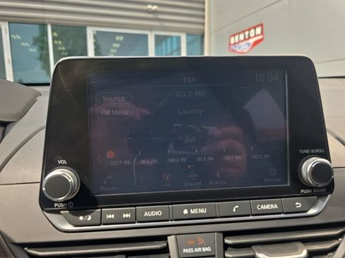 Used 2024 Nissan Altima 2.5 SV FWD image 18