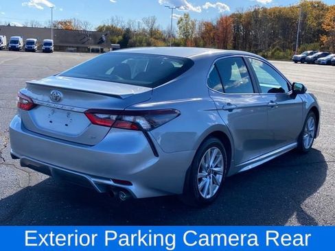 Used 2023 Toyota Camry SE FWD image 3