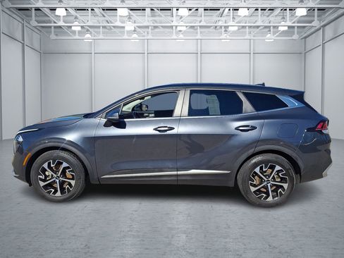 Used 2023 Kia Sportage EX image 2