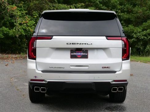 Used 2025 GMC Yukon Denali w/ Denali Reserve Package RWD image 8