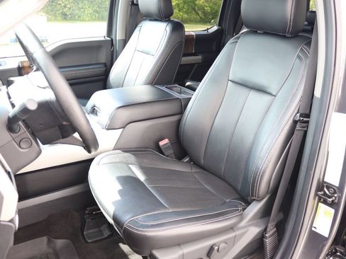 Used 2019 Ford F150 Lariat w/ Equipment Group 502A Luxury AWD/4WD image 4