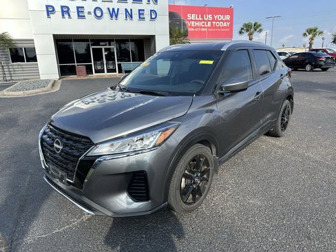 Used 2023 Nissan Kicks SV image 2